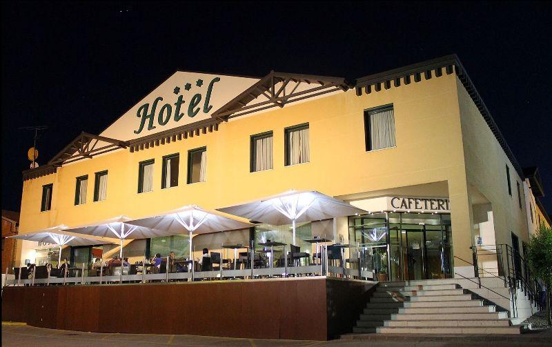 Hotel Villa De Ferias Medina del Campo Exterior foto